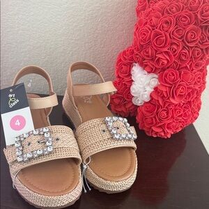 Art Class Kids size 4 Beige Sandals with Rhinestone Buckle